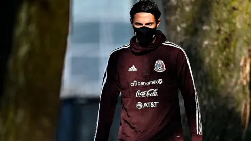 Santi Giménez en un entrenamiento con México