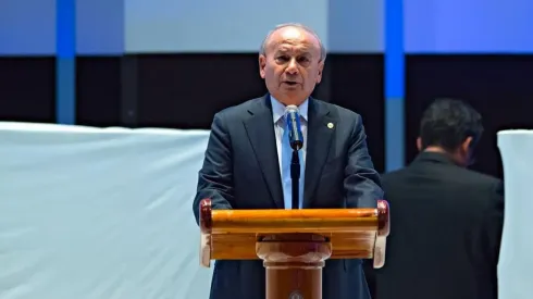 Billy Álvarez en una conferencia con Cruz Azul