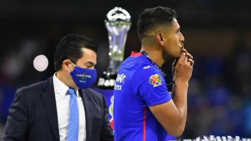 Luis Romo en la ceremonia de premiación