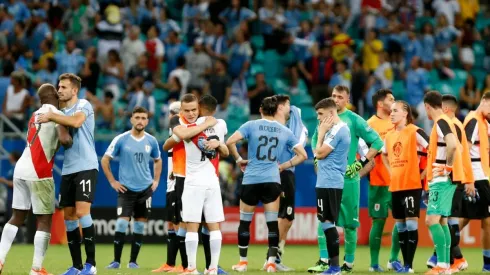 Jonathan Rodríguez y Yoshimar Yotún en Uruguay vs Perú.
