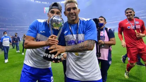 Pol Fernández y Walter Montoya en la celebración de la novena