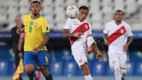 Yoshimar Yotún en el partido ante Brasil