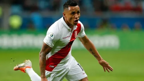 Yoshimar Yotún con la selección de Perú