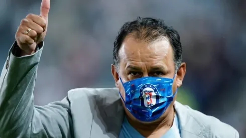 Juan Reynoso en un partido con Cruz Azul