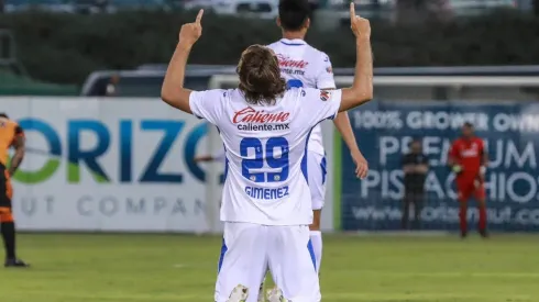 Santiago Giménez en el partido amistoso de Cruz Azul