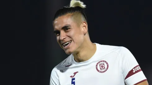 Alexis Peña en un partido con Cruz Azul