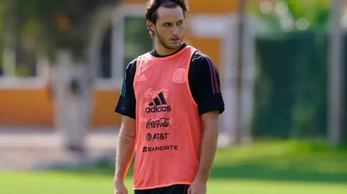 Santiago Giménez en un entrenamiento con la selección de México