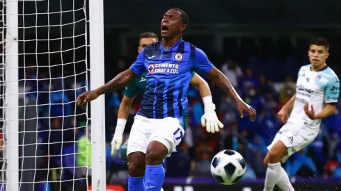 Bryan Angulo en el partido ante el Mazatlán