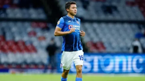 Rodrigo Huescas en un partido de Cruz Azul