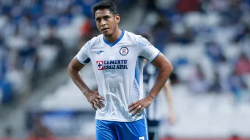 Luis Romo en un partido con Cruz Azul