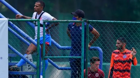 Rómulo Otero en un entrenamiento de Cruz Azul