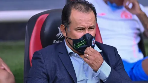 Juan Reynoso en el duelo ante Rayados