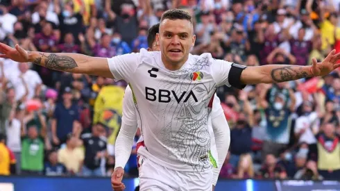 Jonathan Rodríguez celebrando su tanto