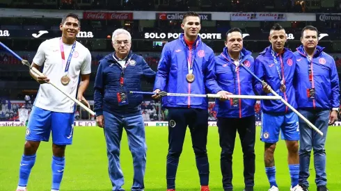 Cruz Azul realiza un sentido homenaje a sus tres medallistas olímpicos