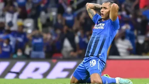 Yoshimar Yotún en un partido como Cruz Azul