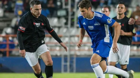Christian y Santiago Giménez en un partido de exhibición