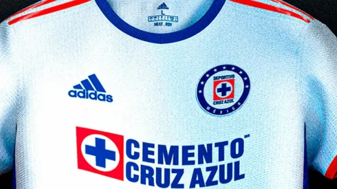 Uno de los diseños propuestos para la playera de Cruz Azul con Adidas.