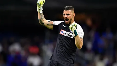 Andrés Gudiño en un partido de Cruz Azul