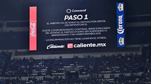 Advertencia en el partido entre Cruz Azul y Rayados