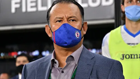 Juan Reynoso volverá a tener plantel incompleto en Cruz Azul para octubre.