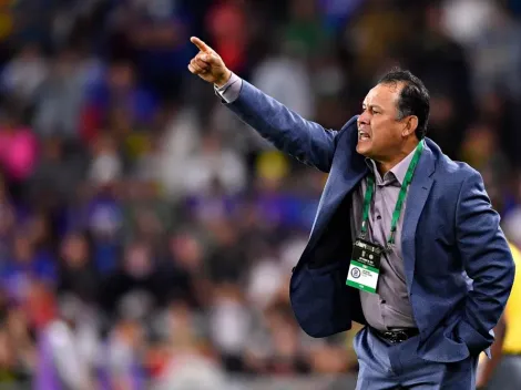 Juan Reynoso enojado tras la derrota de Cruz Azul en Campeones Cup