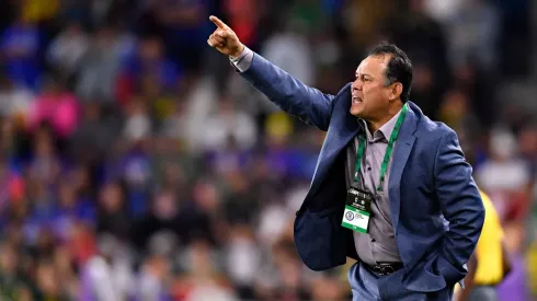Juan Reynoso enojado tras la derrota de Cruz Azul en Campeones Cup