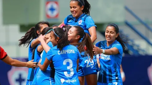 Magaly Cortés firmó el doblete para el triunfo de Cruz Azul.