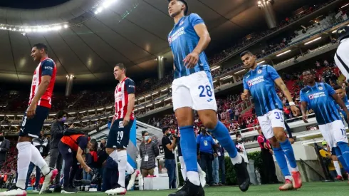 La cancha del Estadio Akron se encuentra en mal estado.
