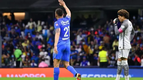 Jonathan Rodríguez en el duelo ante el América