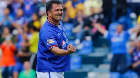 Carlos Hermosillo balconeó problemas en Cruz Azul