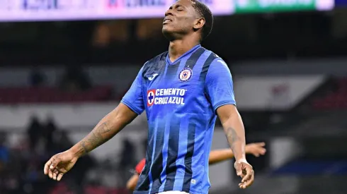 Bryan Angulo, "castigado" por un ídolo de Cruz Azul