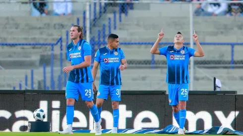 Timing perfecto: Visores de Europa fueron a ver al Piojo vs Pumas