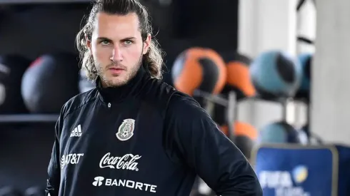 Santiago Giménez viajó a Estados Unidos con el Tri.