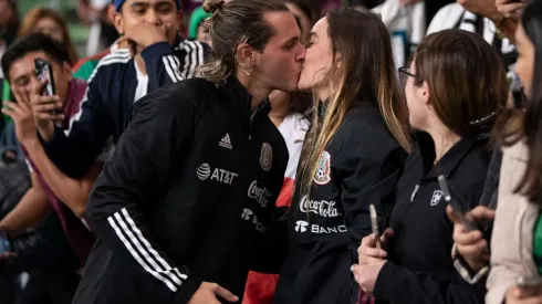 Fer Serrano presenció el gol de Santiago Giménez con el Tri.