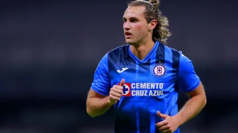 Santiago Giménez aún no reportó con Cruz Azul.