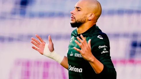 Matheus Doria fue blindado por Santos.