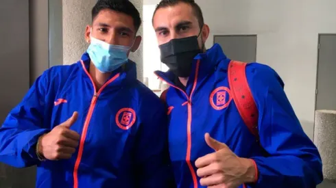Uriel Antuna y Alejandro Mayorga ya posaron con el escudo de Cruz Azul.
