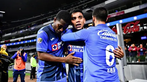 Se vale soñar con la décima: Cruz Azul triunfa y gusta en su debut