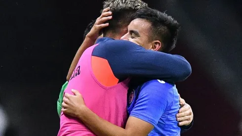 Charly Rodriguez festejó su primer gol en Cruz Azul con Sebastián Jurado.