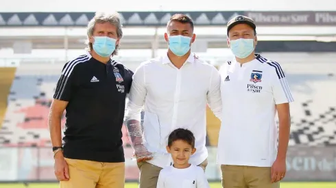 El homenaje de Colo-Colo a Iván Morales antes de viajar a México