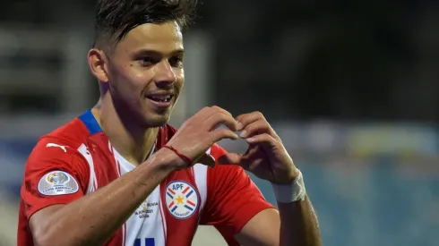 Ángel Romero llega a México para reportar con Cruz Azul.