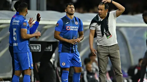 Reynoso alistando los cambios.