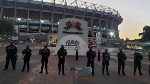 Las Seguridad a fuera del Azteca previo al partido.