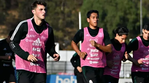 Santiago Giménez ya entrena con la Selección mexicana.