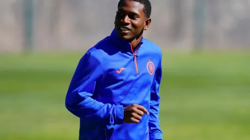 Bryan Angulo tiene listas sus maletas para irse de Cruz Azul