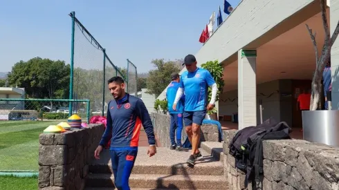 Chuy saliendo al entrenamiento este lunes, previo al partido ante Pumas.