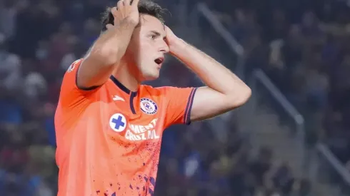 Santi Giménez entró de cambio en Cruz Azul y no pudo anotar.