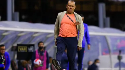 Juan Reynoso durante el partido