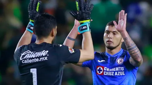 Jesús Corona y Juan Escobar causaron baja de Cruz Azul por lesión.