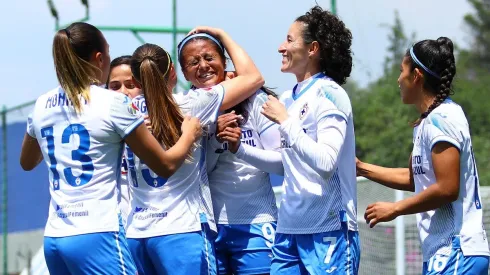 Magaly Cortés firmó doblete para el triunfo de Cruz Azul.